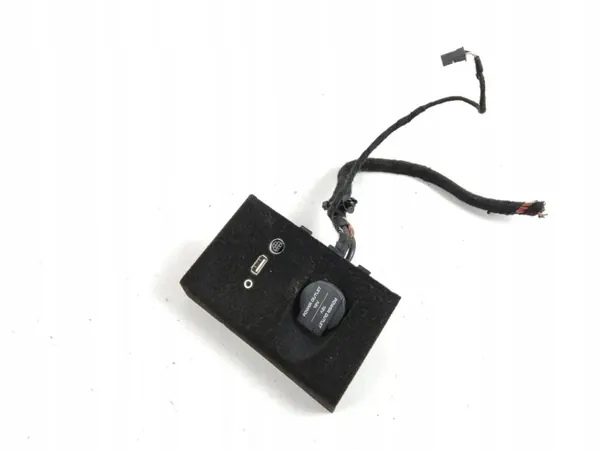 Porsche USB-pistorasia OEM 7PP035727 - Käytetty image 2