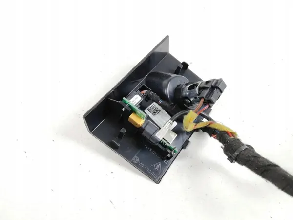 Porsche USB-pistorasia OEM 7PP035727 - Käytetty image 3