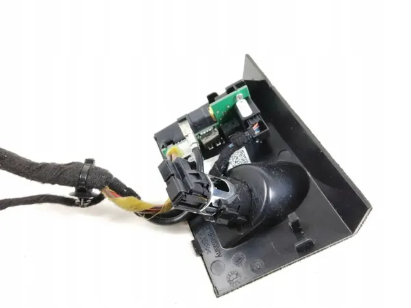 Porsche USB-pistorasia OEM 7PP035727 - Käytetty image 4