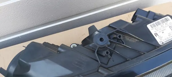 Farol LED dianteiro direito Skoda Fabia III OEM 6V1941016D image 2