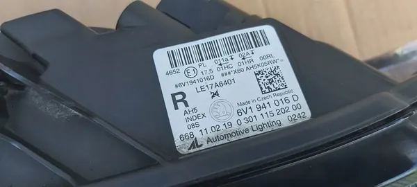 Farol LED dianteiro direito Skoda Fabia III OEM 6V1941016D image 7