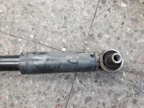 Vänster bakdämpare Mercedes Vito W447 A4473267300 image 5