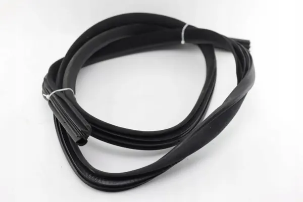 Junta porta traseira direita OEM 329174 Maserati Quattroporte V image 2