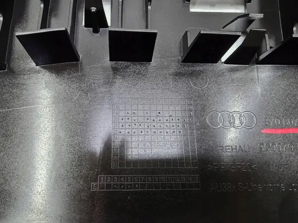 Spoiler avant Audi A3 8Y OEM 8Y0807233A - Occasion image 9
