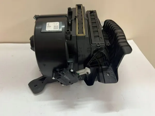 MAZDA 3 III BM 2014- 2.0 VÄRMEFLÄKT image 5