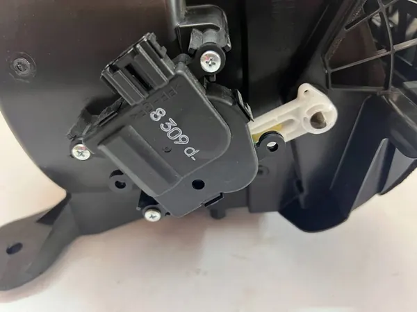 MAZDA 3 III BM 2014- 2.0 VÄRMEFLÄKT image 6