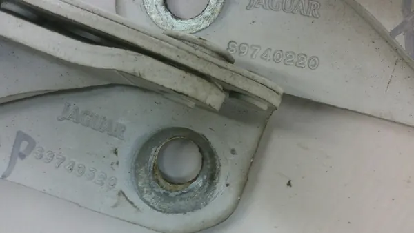 Charnières de capot Jaguar XF OEM S9740320/S9740220 image 3