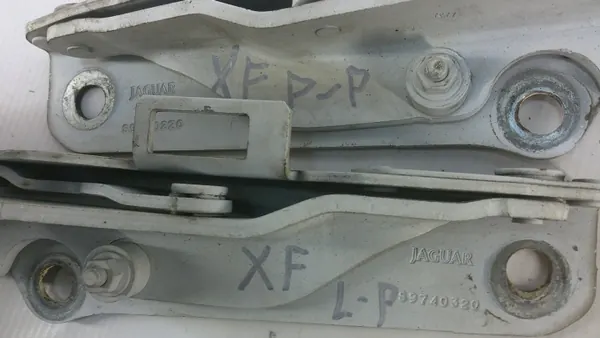 Charnières de capot Jaguar XF OEM S9740320/S9740220 image 4