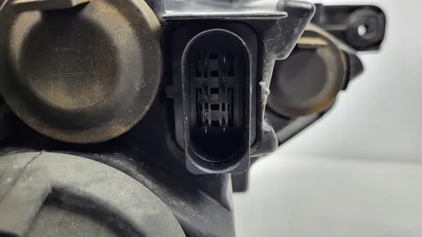 Vasemman Etuvalon VW Passat B8 2014-2019 OEM 3G1941005B-KUD image 9