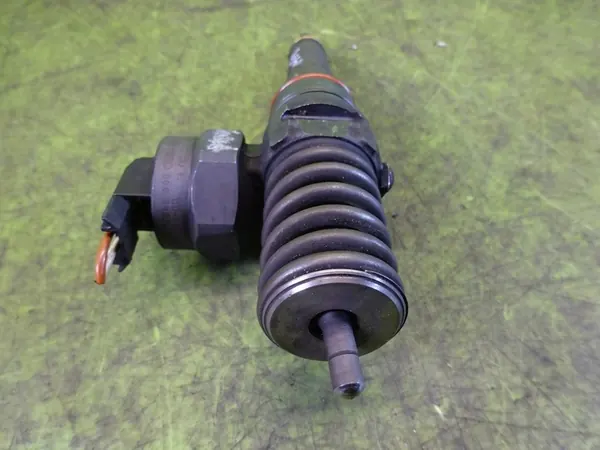 Injetor VW AUDI SEAT 1.9 TDI 038130073R image 4