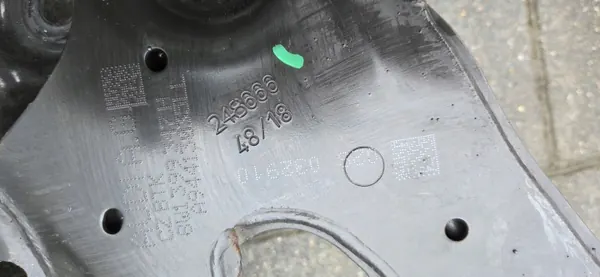 Audi A4 B9 framhjulsupphängningsbalk OEM 8W1399347H image 5