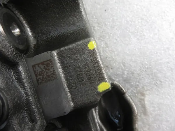 Audi A4 Balansaxel Olje Pump 2.0 TDI 03L103537 image 3