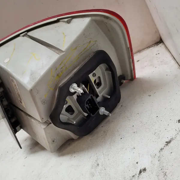 VW Jetta Vänster Bakljus image 5