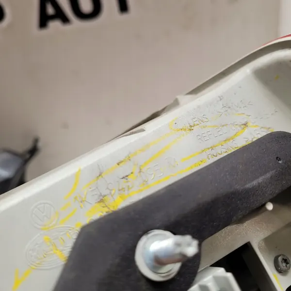 VW Jetta Vänster Bakljus image 7