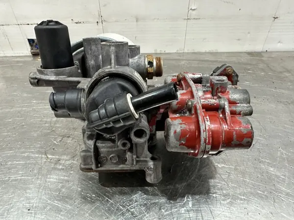 Válvula Secadora de Aire OEM K043830 Iveco Stralis image 3