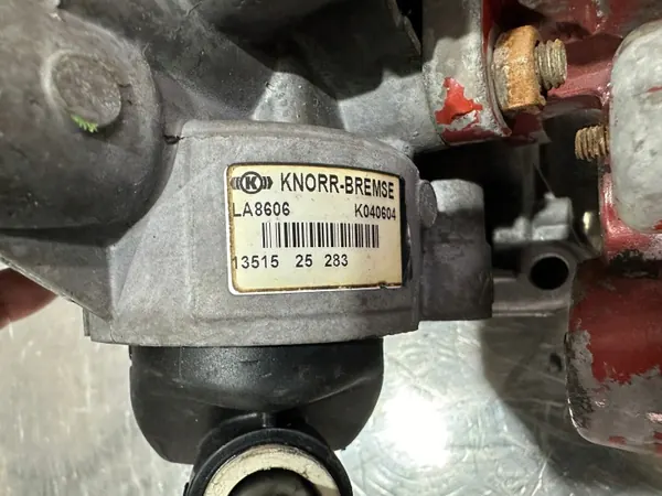 Válvula Secadora de Aire OEM K043830 Iveco Stralis image 7