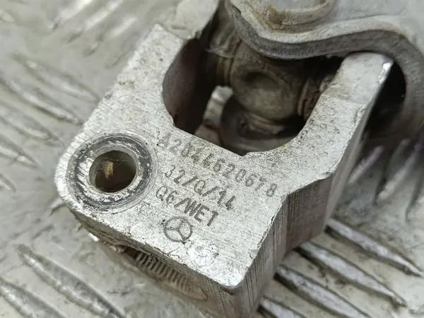 Mercedes-Benz stuurkolomkoppeling OEM A2044620678 image 4