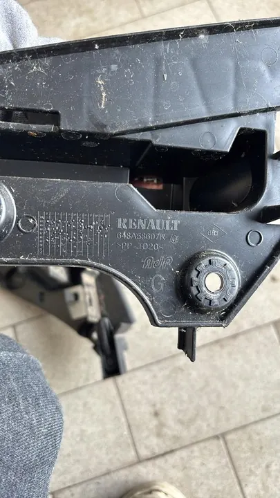 Deslizamento de montagem do capô Renault Twingo III image 3