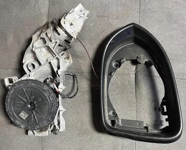 Moldura espelho esquerdo + motor OEM 232637131 VW Passat B8 image 2
