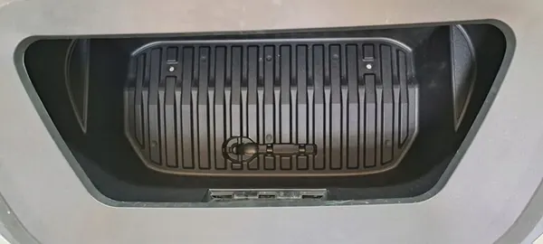 Tesla Y Forro de Porta-Malas Frontal Usado 1492606-00-E image 5