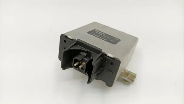 Relais OEM 0008210262 voor Mercedes-Benz SL R107 image 3