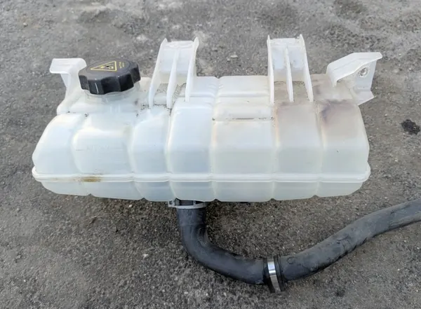Reservatório de elevação Tesla S OEM 1036124-00-0 B - Usado image 2