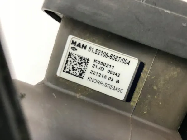MAN TG3 EBS-modulatorventil OEM 81521066067 image 4