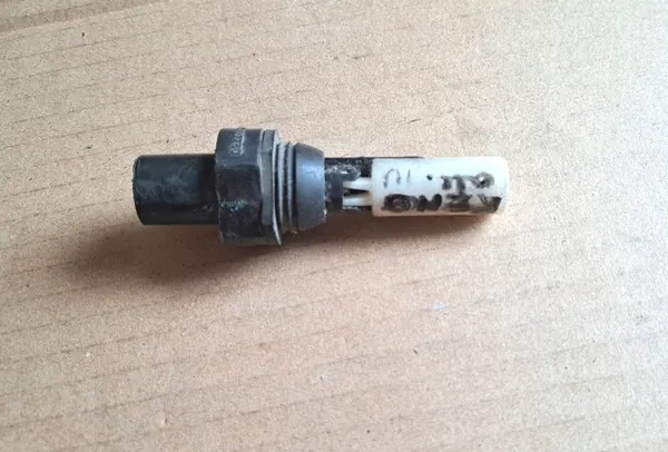 Sensor de nível de líquido de lavagem RENAULT PEUGEOT image 2