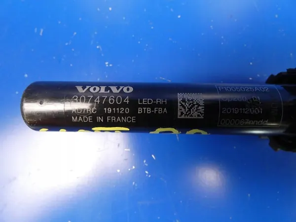 Oikea etuvalonpesuri Volvo S60 III V60 II OEM 30747604 image 2