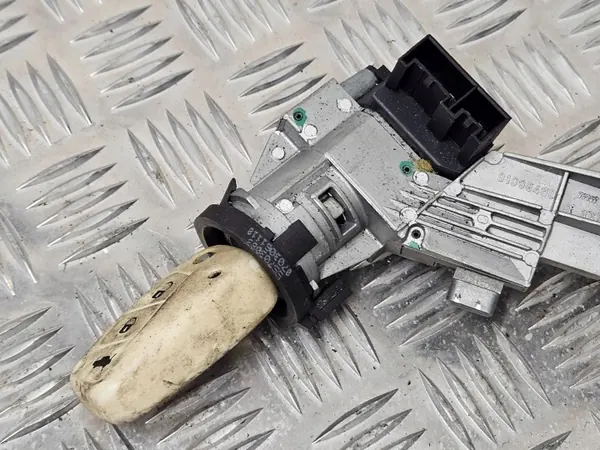 Fiat OE OEM 01098400 Interrupteur d'Allumage Usagé image 4