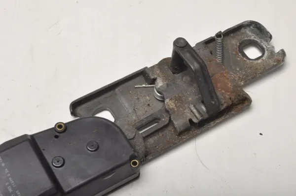 Audi Q5 Heckklappenstütze OEM 4F9827383D - Gebraucht image 4