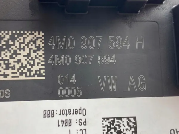 Audi A4 S4 B9 kattoluukumoottori OEM 4M0907594H image 6