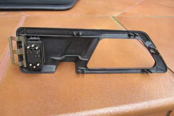 MERCEDES W124 E Innen-Türgriffrahmen image 4