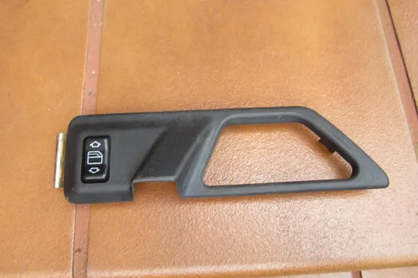 MERCEDES W124 E Innen-Türgriffrahmen image 6