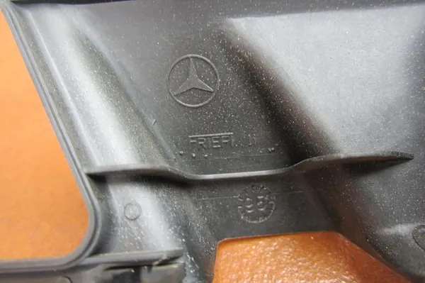 MERCEDES W124 E Innen-Türgriffrahmen image 7