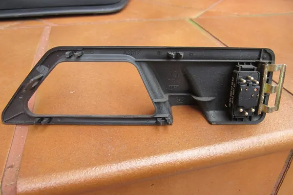 MERCEDES W124 E Innen-Türgriffrahmen image 8