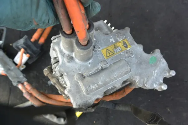 Mercedes E W212 Invertteri OEM A6519006702 image 10