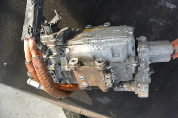 Mercedes E W212 Invertteri OEM A6519006702 image 3