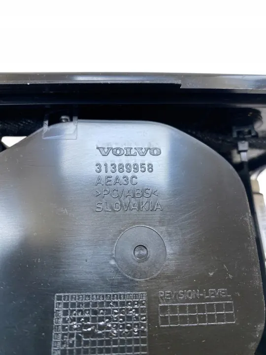 Volvo XC90 Dryckeshållare OEM 31389958 Instrumentpanel image 9