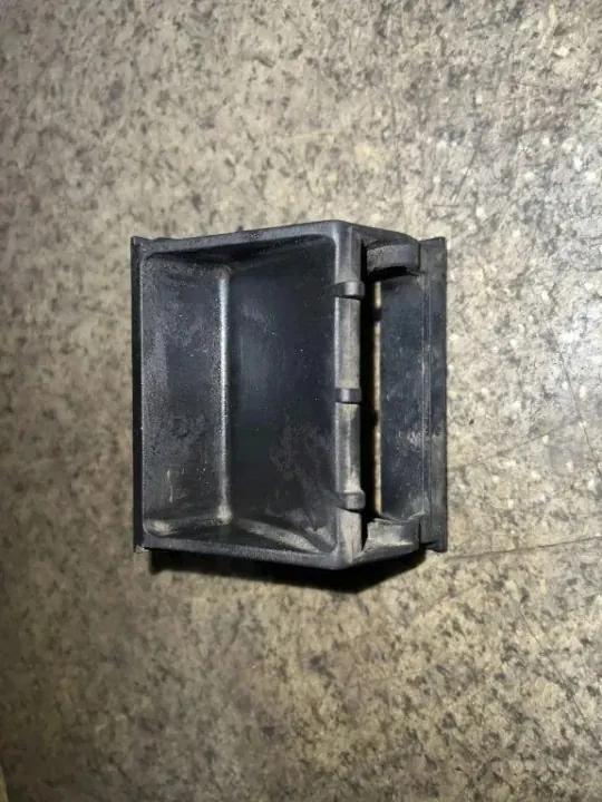 Soporte de radiador BMW OE 17117533537 - Usado image 3