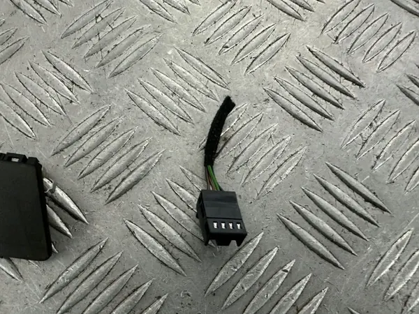 Skoda Fabia III Aurinkosensori Liitin OEM 6V0907451A image 3