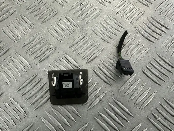 Skoda Fabia III Aurinkosensori Liitin OEM 6V0907451A image 6