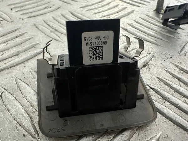 Skoda Fabia III Aurinkosensori Liitin OEM 6V0907451A image 9