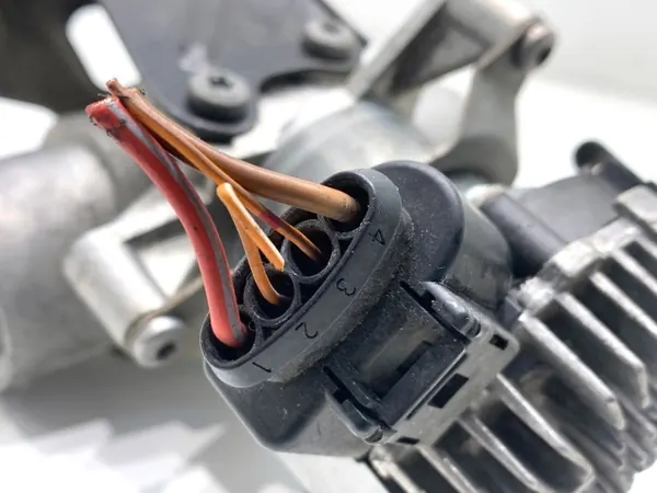 Pompe direction assistée électrique OEM 5QE614307D VW Golf VII image 4