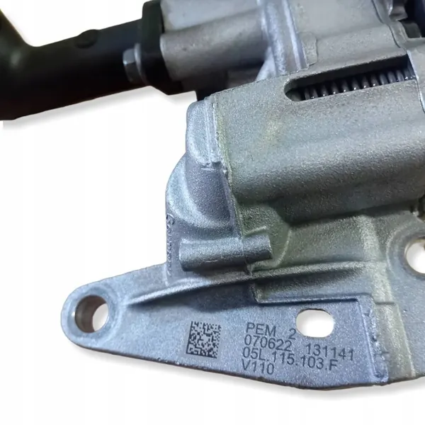 Pompe à huile d'occasion OEM 05L115103F pour TDI image 3