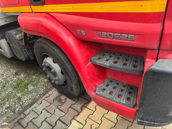 Estribo Derecho OEM Stopnica Prawa Iveco Eurocargo 19.5 image 2