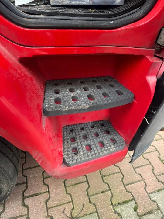 Estribo Derecho OEM Stopnica Prawa Iveco Eurocargo 19.5 image 3