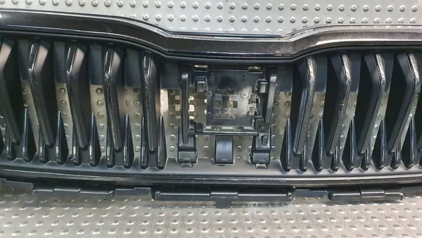 SKODA SCALA LIFT 657 Grill Bumper OEM 657853653B image 7