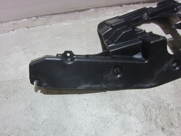 BMW X5 F15/F16 Onder Rechter Turbobeschermer OEM 51757325400 image 5