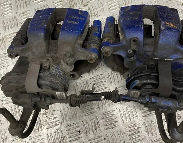 Juego de pinzas de freno OEM DO BMW 7 G11 G12 4.4 V8 image 9
